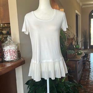 Pebble and Stone Pleated Chiffon Hem Ivory T-Shirt Top szS